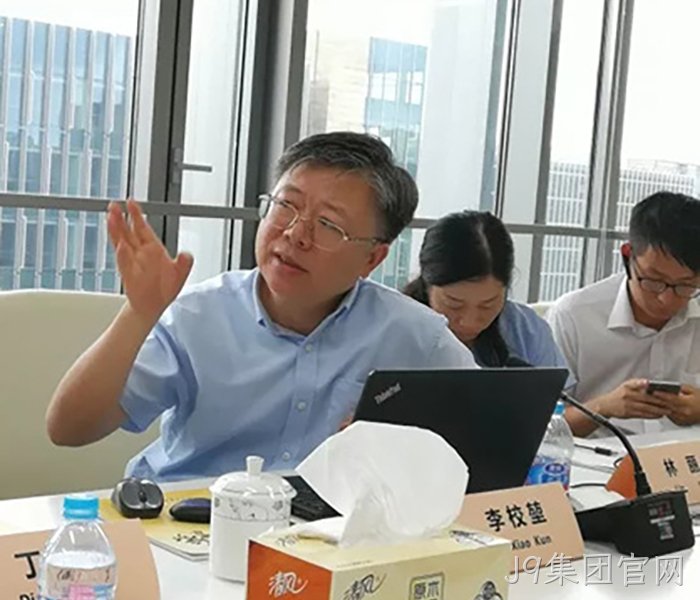 李校堃校长和黄成钢教授发言 李校堃校长和黄成钢教授发言